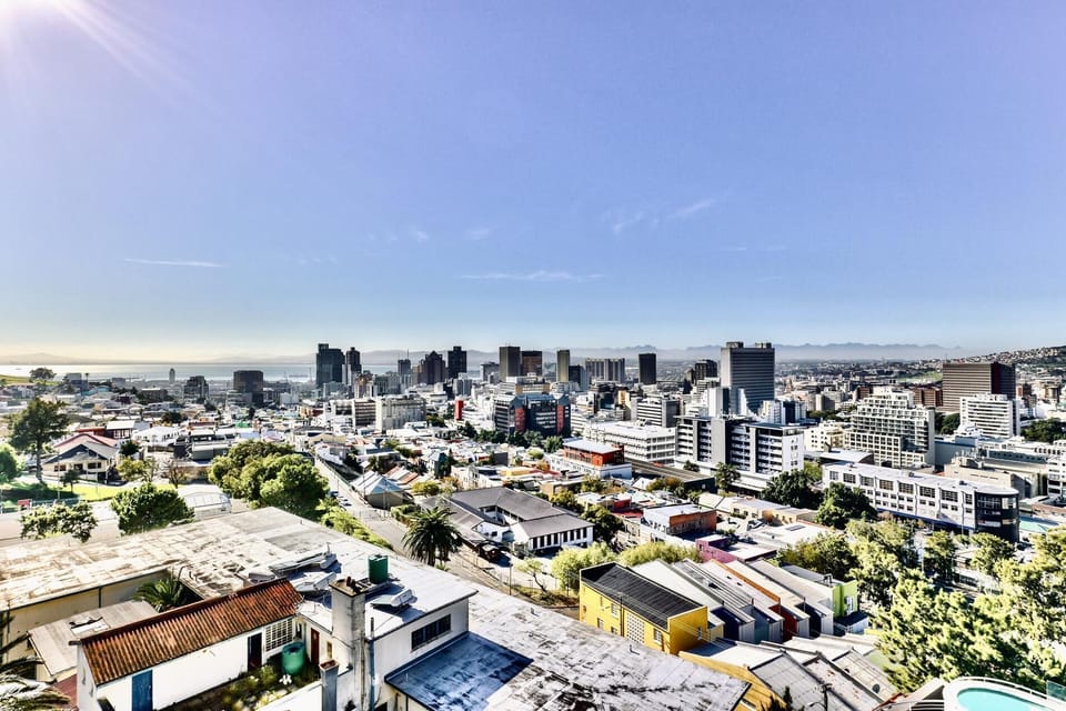 City Canvas – Bright, Artistic & Serene (36626)