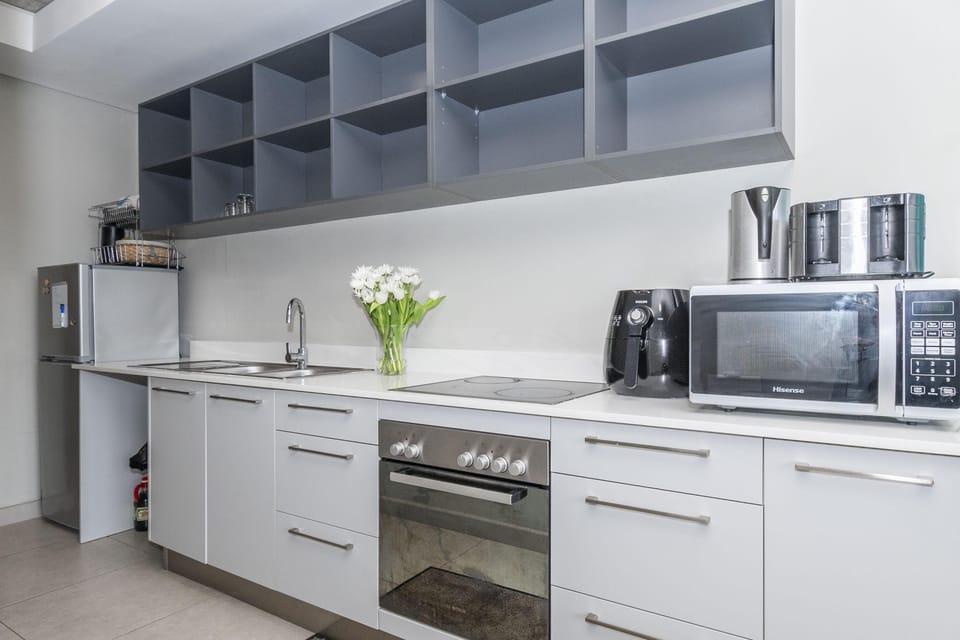 Studio Apartment at Metropole Rosebank (24306)