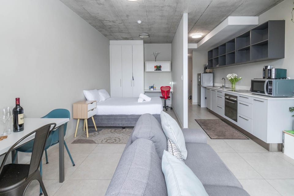Studio Apartment at Metropole Rosebank (24308)
