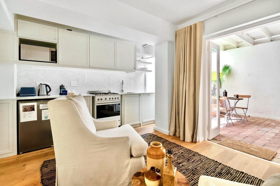 Cozy Studio Retreat with Private Patio (36940)