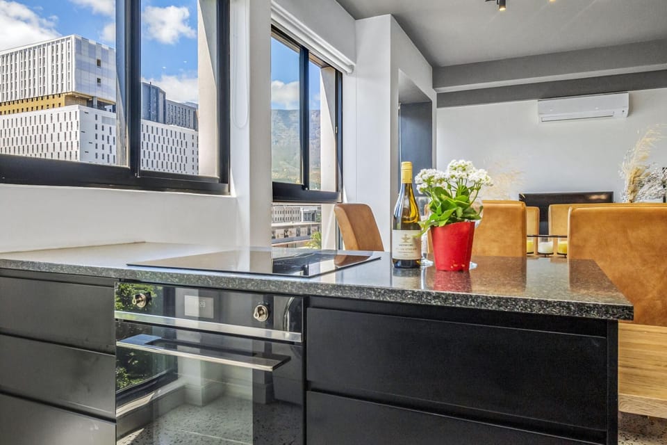 Duke 1 Bedroom with Mountain Views & Rooftop Pool (26264)