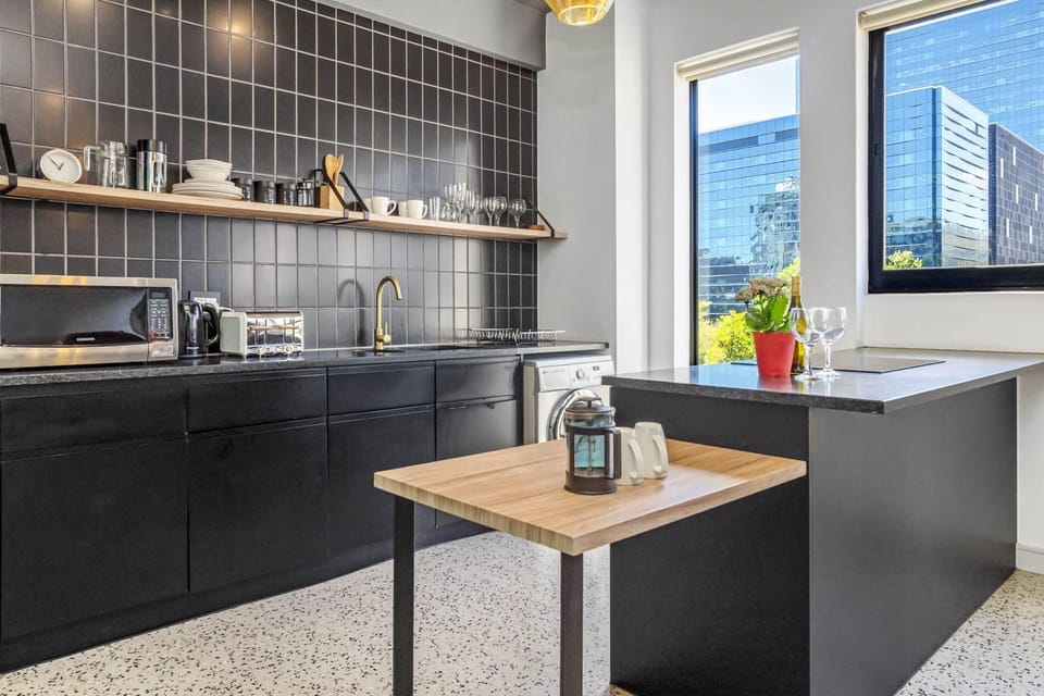 Duke 1 Bedroom with Mountain Views & Rooftop Pool (26267)