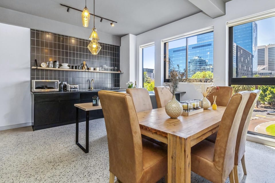 Duke 1 Bedroom with Mountain Views & Rooftop Pool (26260)