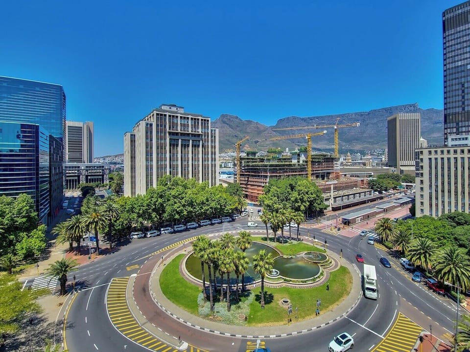 Duke 1 Bedroom with Mountain Views & Rooftop Pool (26283)