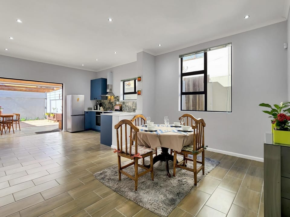 Stylish Woodstock Stay  Patio, WiFi & Alarm (27643)