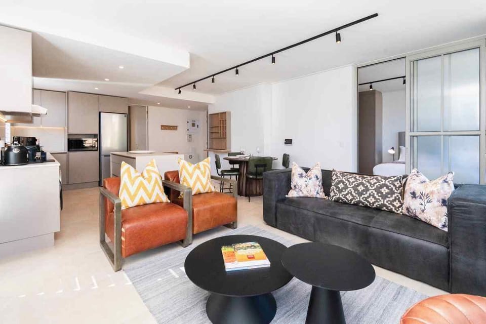 The Braemar 2-Bed in Prime Green Point with Pool (31488)