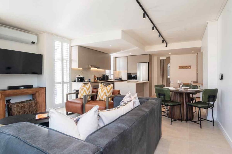 The Braemar 2-Bed in Prime Green Point with Pool (31484)