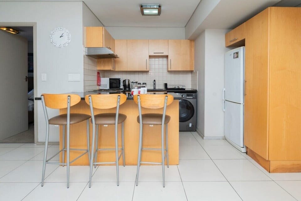 Chic 1-Bedroom Apartment In The Heart Of The City (574)