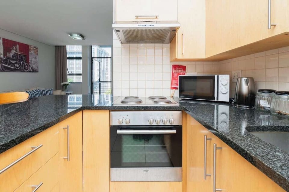 Chic 1-Bedroom Apartment In The Heart Of The City (573)
