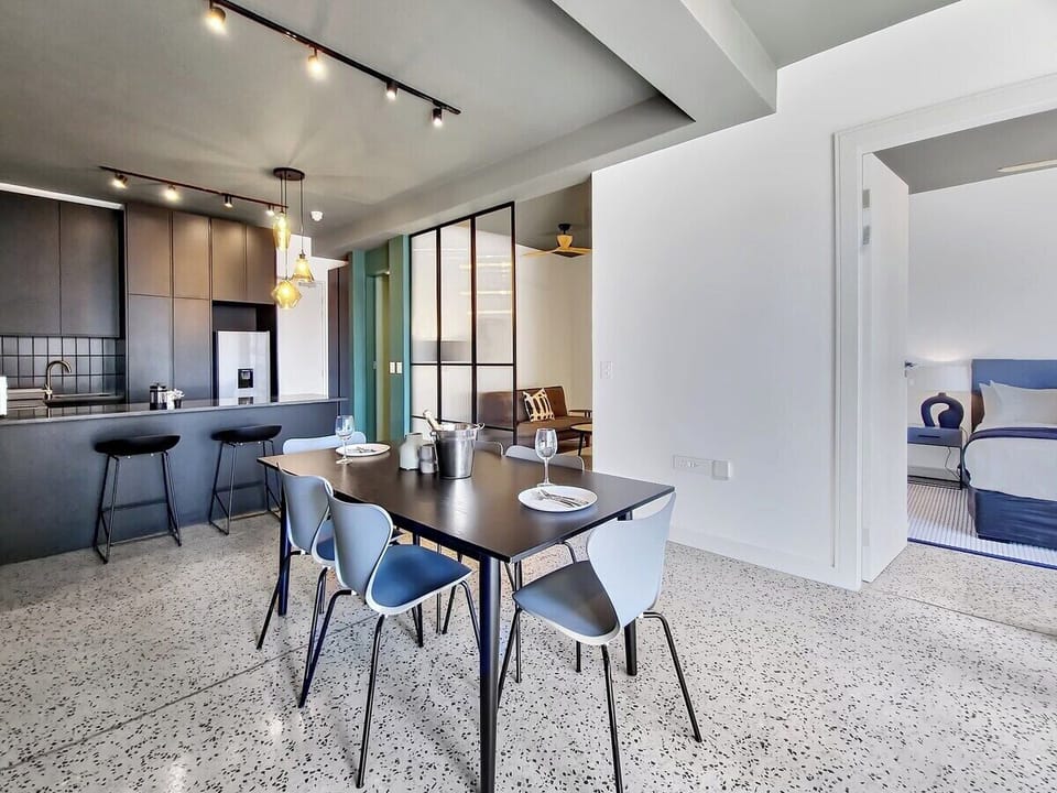 Full Dining Area
