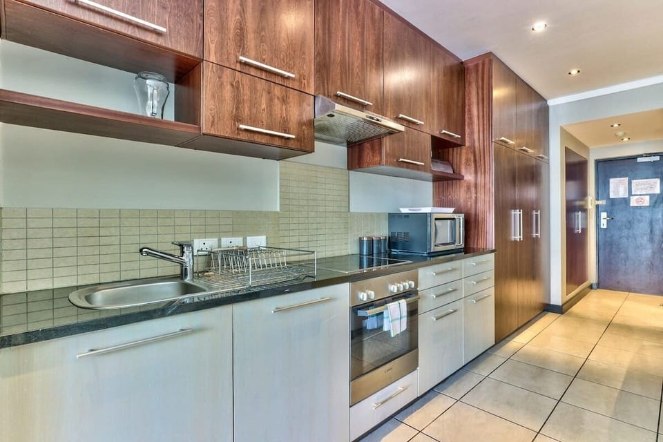 Studio close to V&A w Pool, Parking, Gym, Fast WIF (3535)