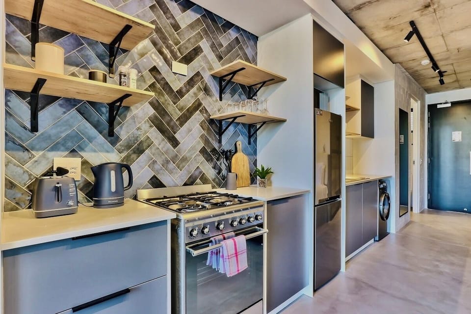 Seamless Comfort & Modern Living in Seapoint (36598)