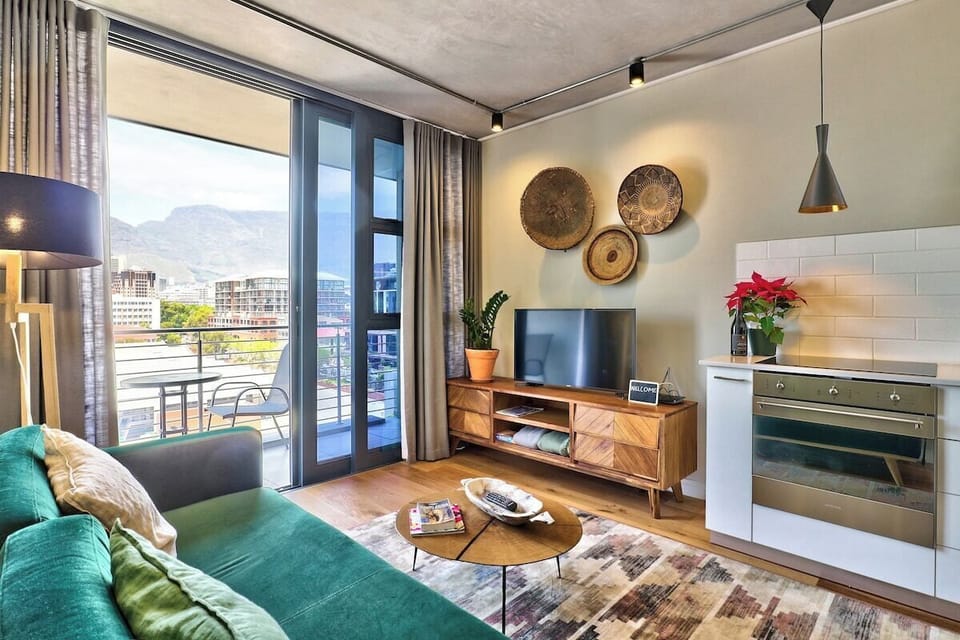 Waterfront apartment with balcony + views (4976)