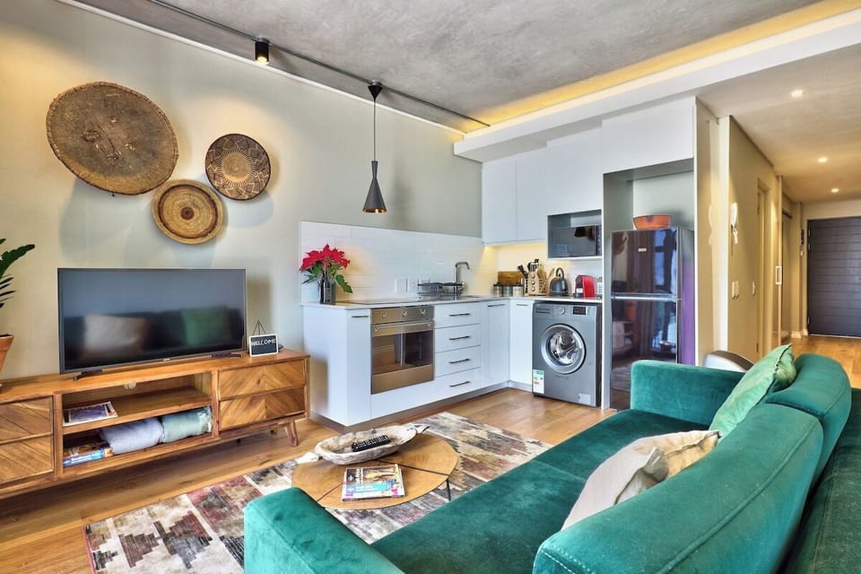 Waterfront apartment with balcony + views (4970)