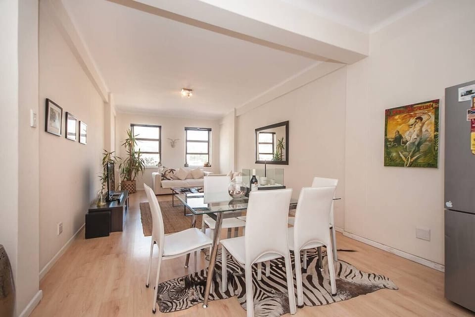 Table mountain views  BR's en-suite  Pool & Gym! (6790)