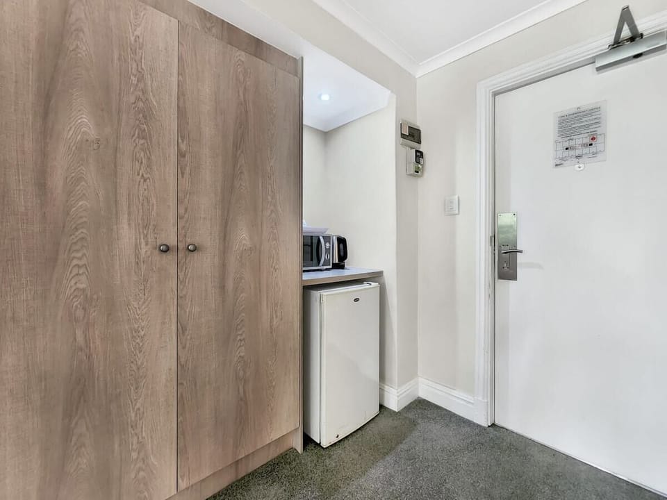 Hotel-Style Studio in Central Cape Town (7319)