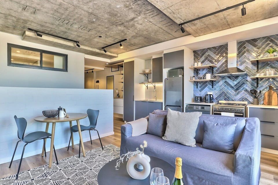 Secure, fast wifi, communal pool- lone ranger lux! (7765)