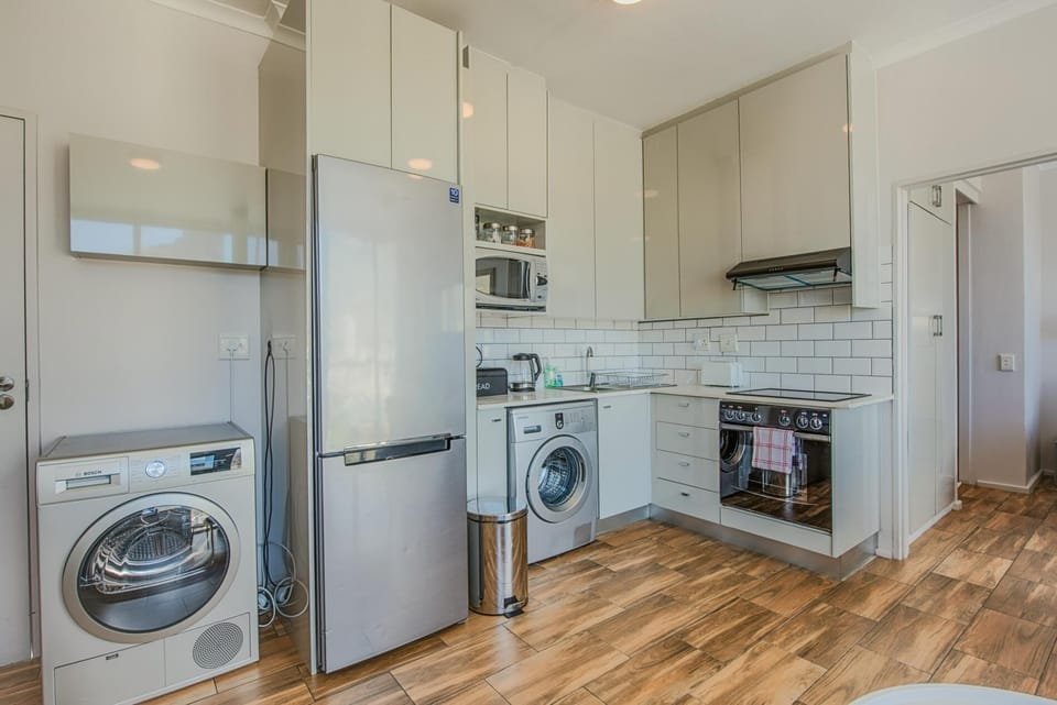 Central Two-Bedroom Apartment with Scenic Mountain (36909)