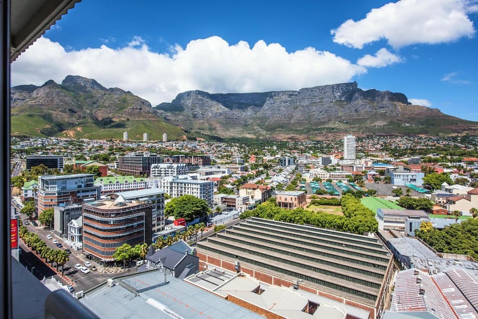 Modern Two-Bed Apartment with Table Mountain Views (29323)