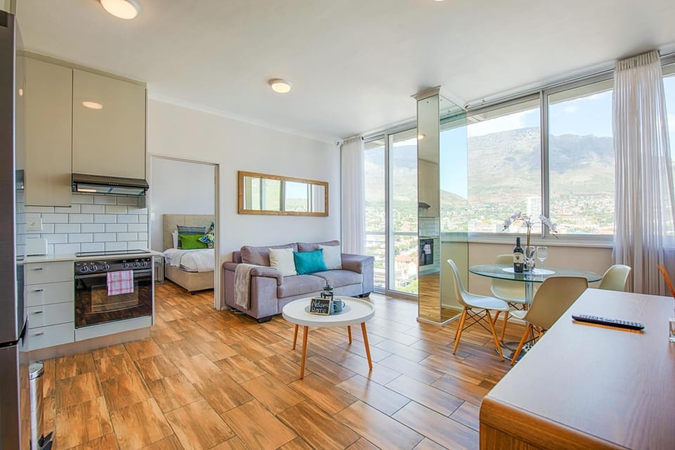 Modern Two-Bed Apartment with Table Mountain Views (29327)