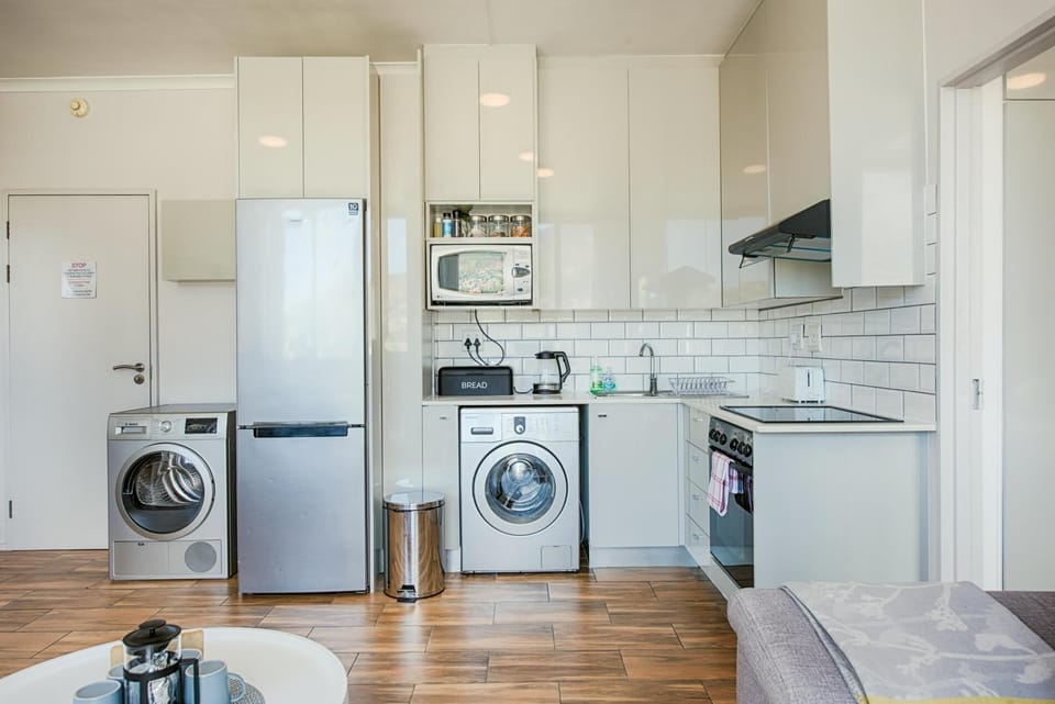 Central Two-Bedroom Apartment with Scenic Mountain (36910)