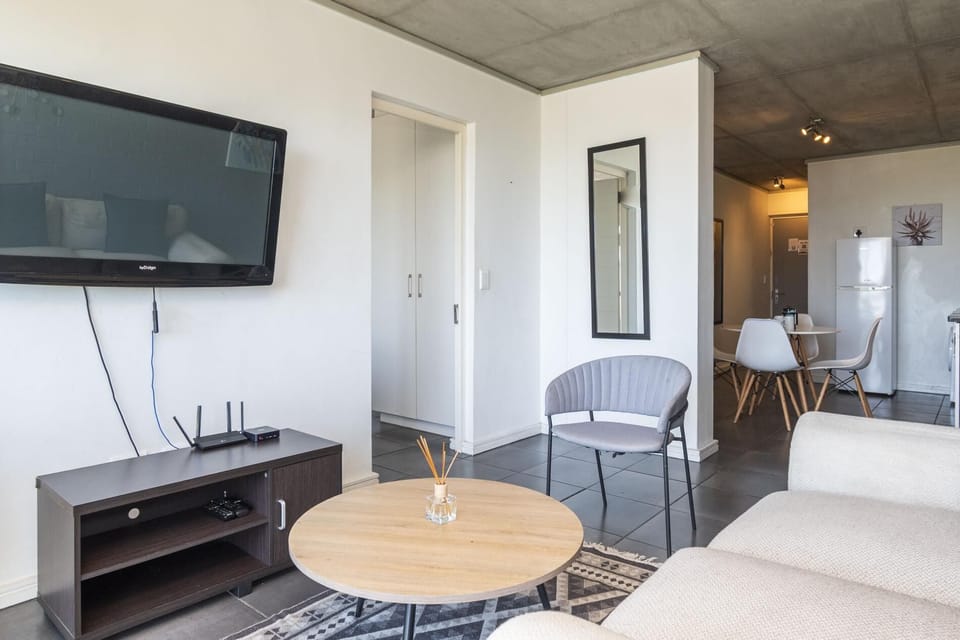 Stylish Two-Bedroom Apartment with Views (30720)