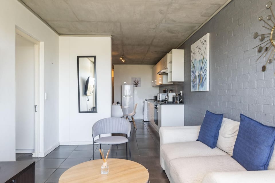 Stylish Two-Bedroom Apartment with Views (30719)