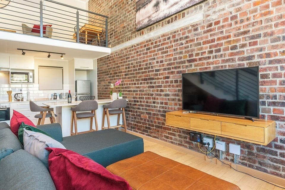 Urban Artisan Loft with Mountain Views & Fast Wi-F (9935)