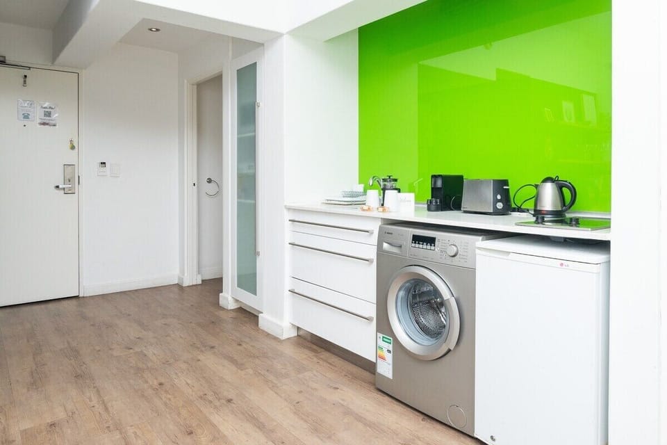 One Bedroom Apartment in Adderley Street (15940)