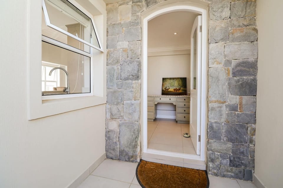 Barons View 2-Bedroom Getaway in Plettenberg Bay (21602)