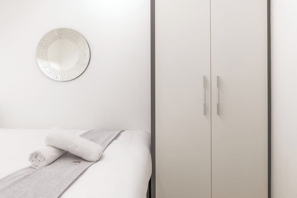 1onAlbert 2-Bed Apartment with Parking (21718)