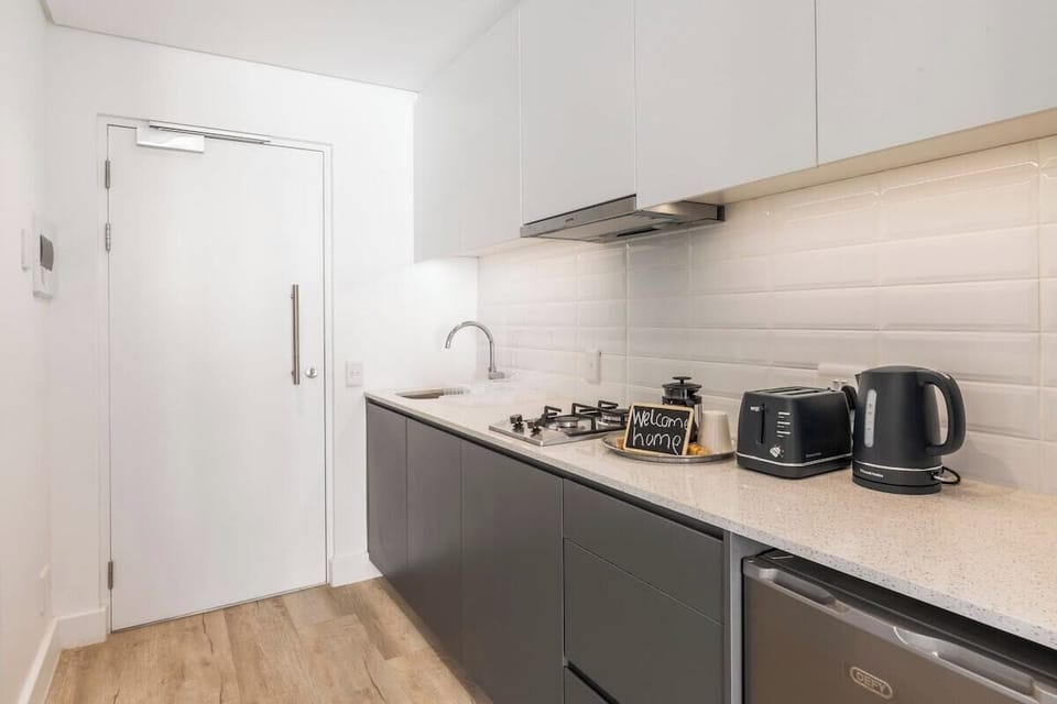 1onAlbert 2-Bed Apartment with Parking (21714)