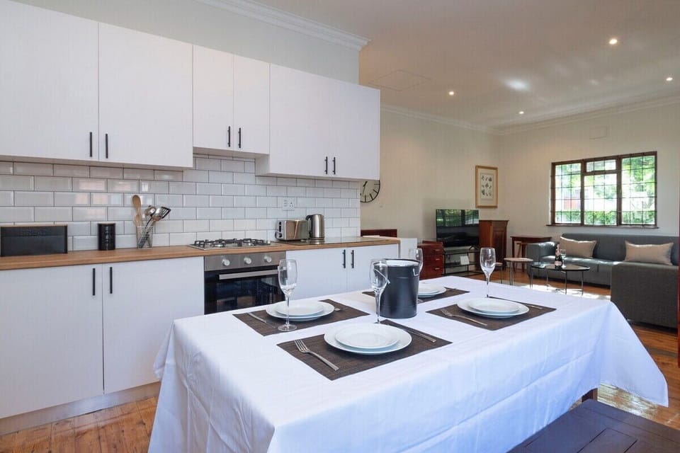Spacious Five Bedroom House in Charming Rosebank (22672)