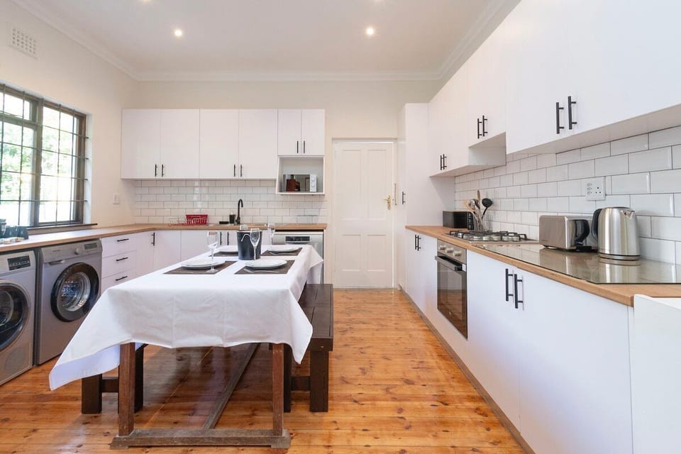 Spacious Five Bedroom House in Charming Rosebank (22650)