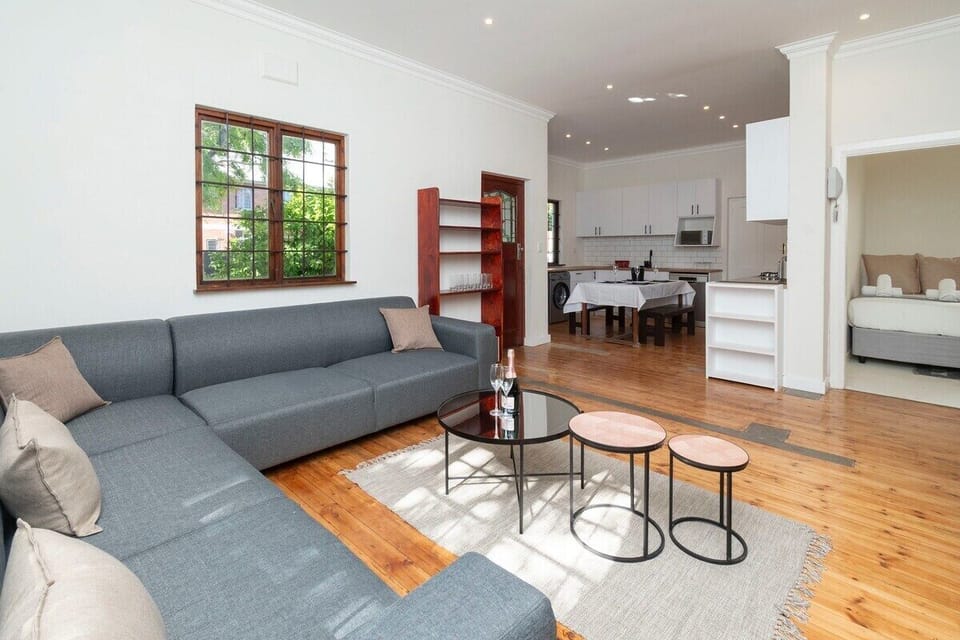 Spacious Five Bedroom House in Charming Rosebank (22669)