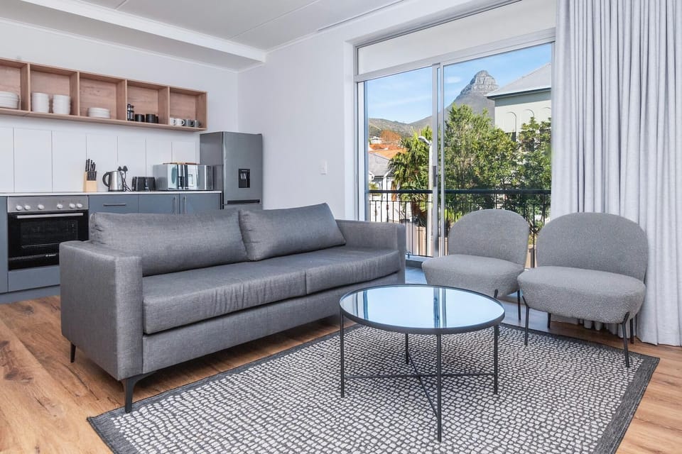 East of Main 4 Bedroom Apartment in Sea Point (25586)