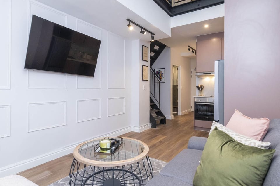 Venice House City Gem with Unique Loft Design (27502)