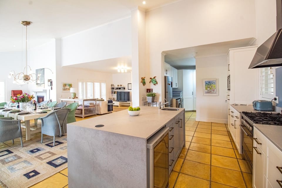 Oceanview Hilltop Villa in Plettenberg Bay Estate (27682)
