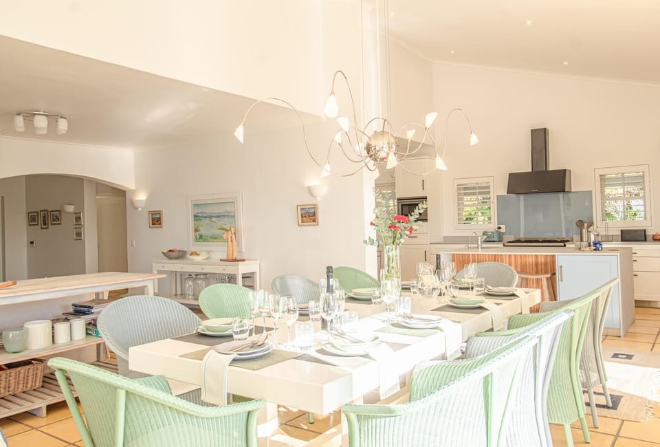 Oceanview Hilltop Villa in Plettenberg Bay Estate (27688)