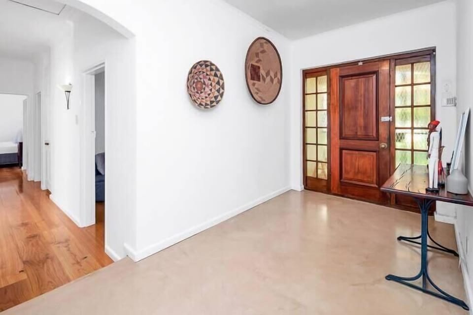 Spacious Family Home with Pool AND Fireplace (621)