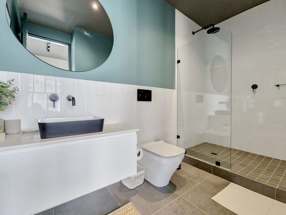 En-suite bathroom with spacious shower