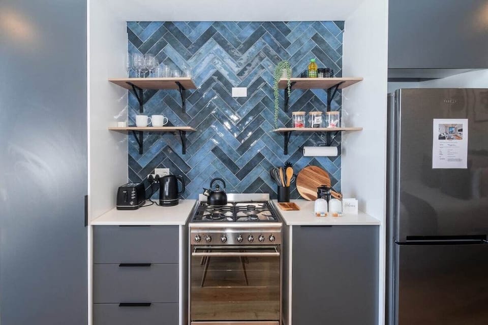 Modern home away from home in heart of Sea Point (6399)