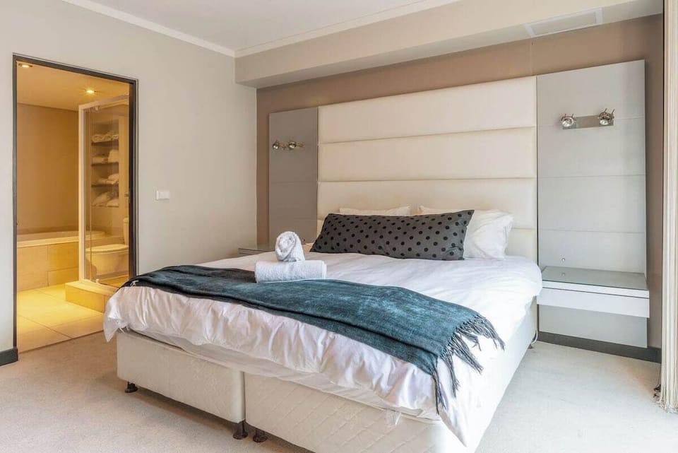 Noise Free, V & A Waterfront On Doorstep, Views (6852)