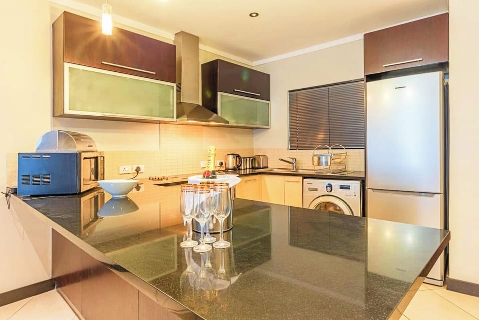 Peaceful Condo near the V&A Waterfront with views (36674)