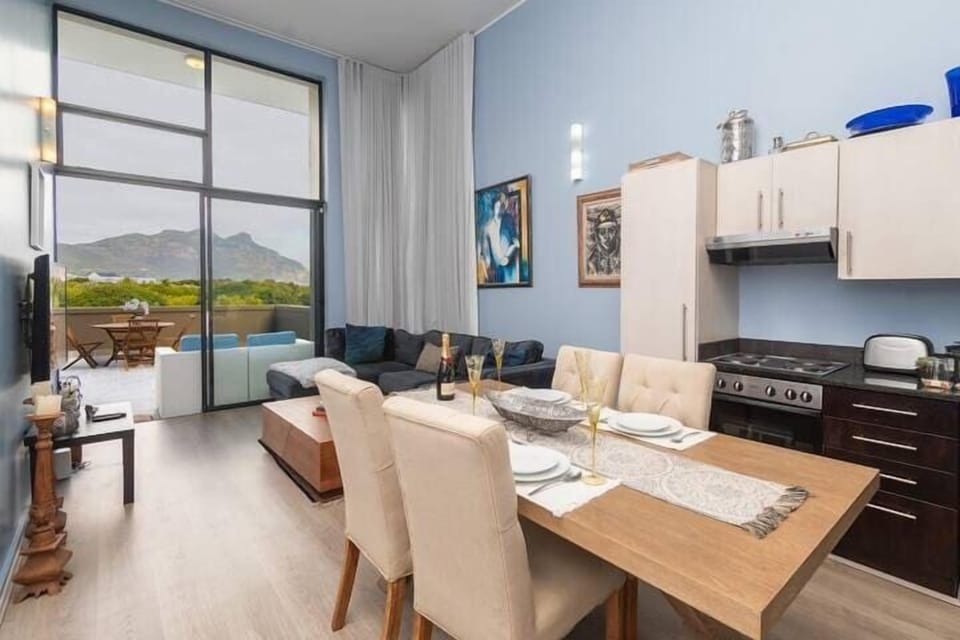 Apartment near Hout Bay Harbour ! (8286)