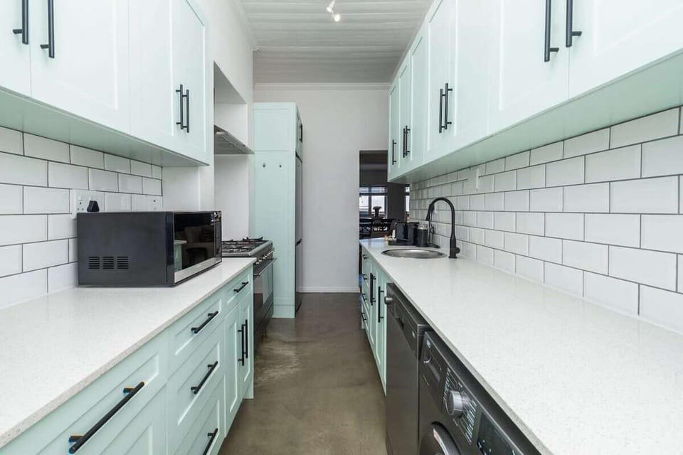 Contemporary 2 Bedroom House in Green Point (11741)