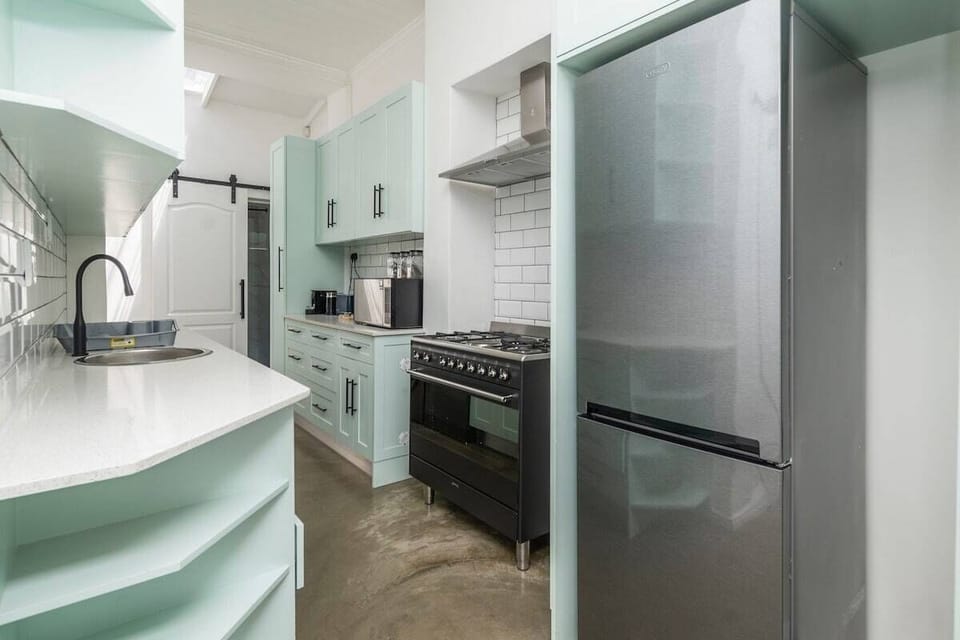 Contemporary 2 Bedroom House in Green Point (11744)
