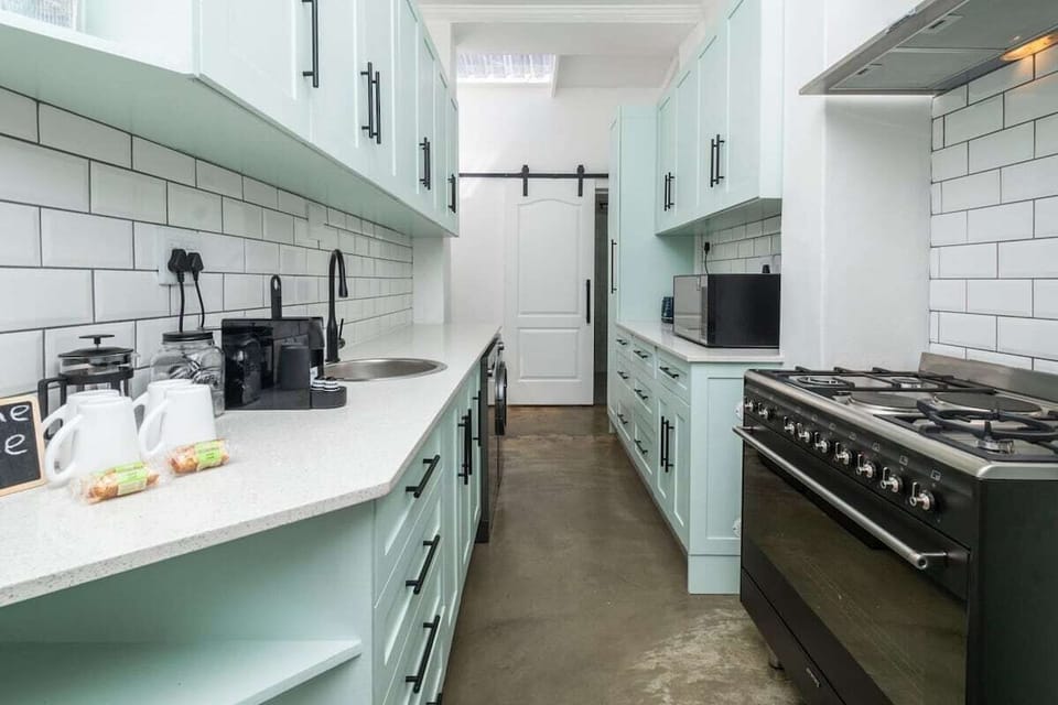 Contemporary 2 Bedroom House in Green Point (11731)