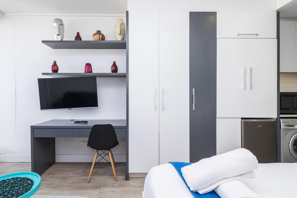 Studio with  Wi-Fi & Patio in Woodstock (30872)