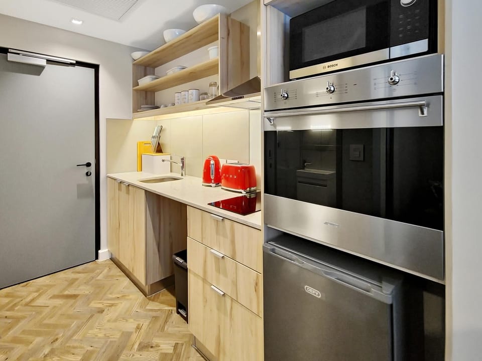 Modern, secure, stylish studio-Business hub ! (29909)